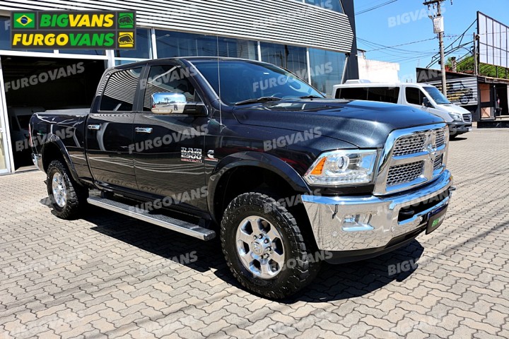 Galeria de fotos - RAM 2017 Laramie 2500 CD 4x4 Cinza (BIG-9G79)